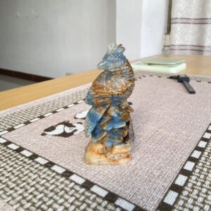 Crystal bird, blue onxy carving, a beautiful bird.